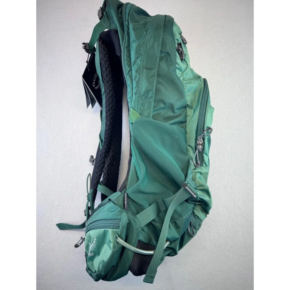 Osprey Manta AG 28 Hiking Backpack Spruce Green M/L Hydration Compatible NWT